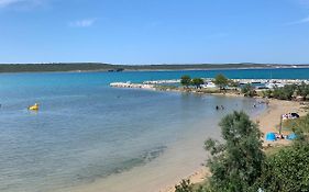 Villa M - 4 Persons Apartment, Put